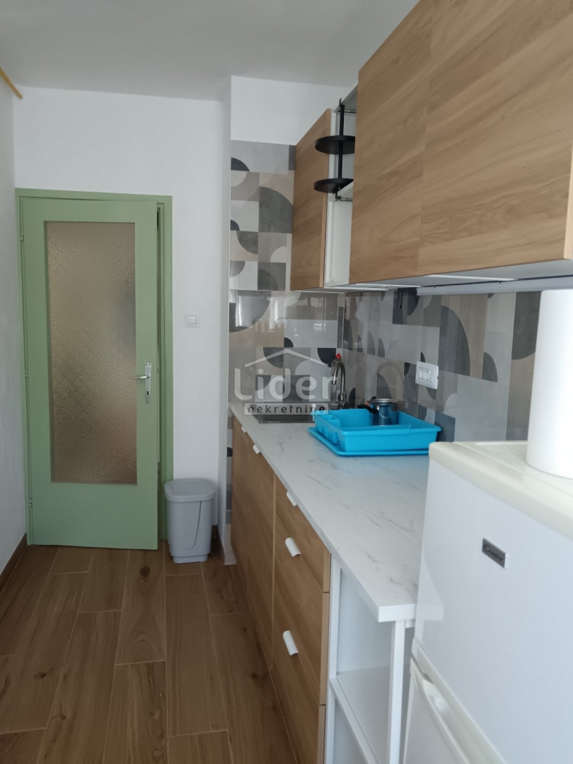 Dobar dvosoban stan na Belvederu