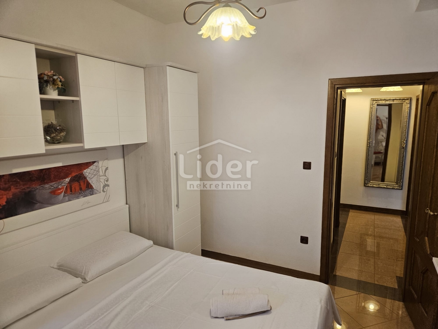 CRIKVENICA-Haus mit drei Wohnungen in bester Lage