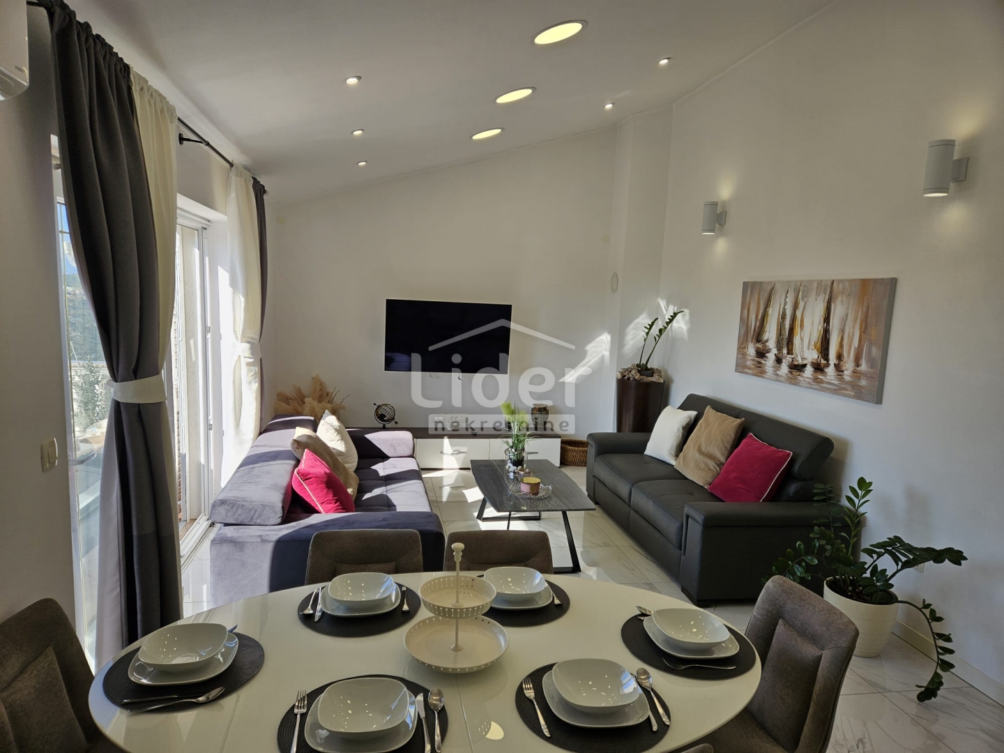 CRIKVENICA-Haus mit drei Wohnungen in bester Lage