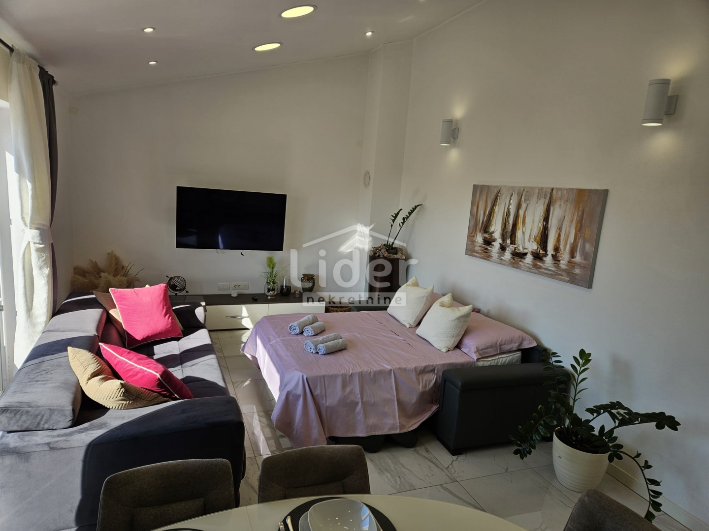 CRIKVENICA-Haus mit drei Wohnungen in bester Lage