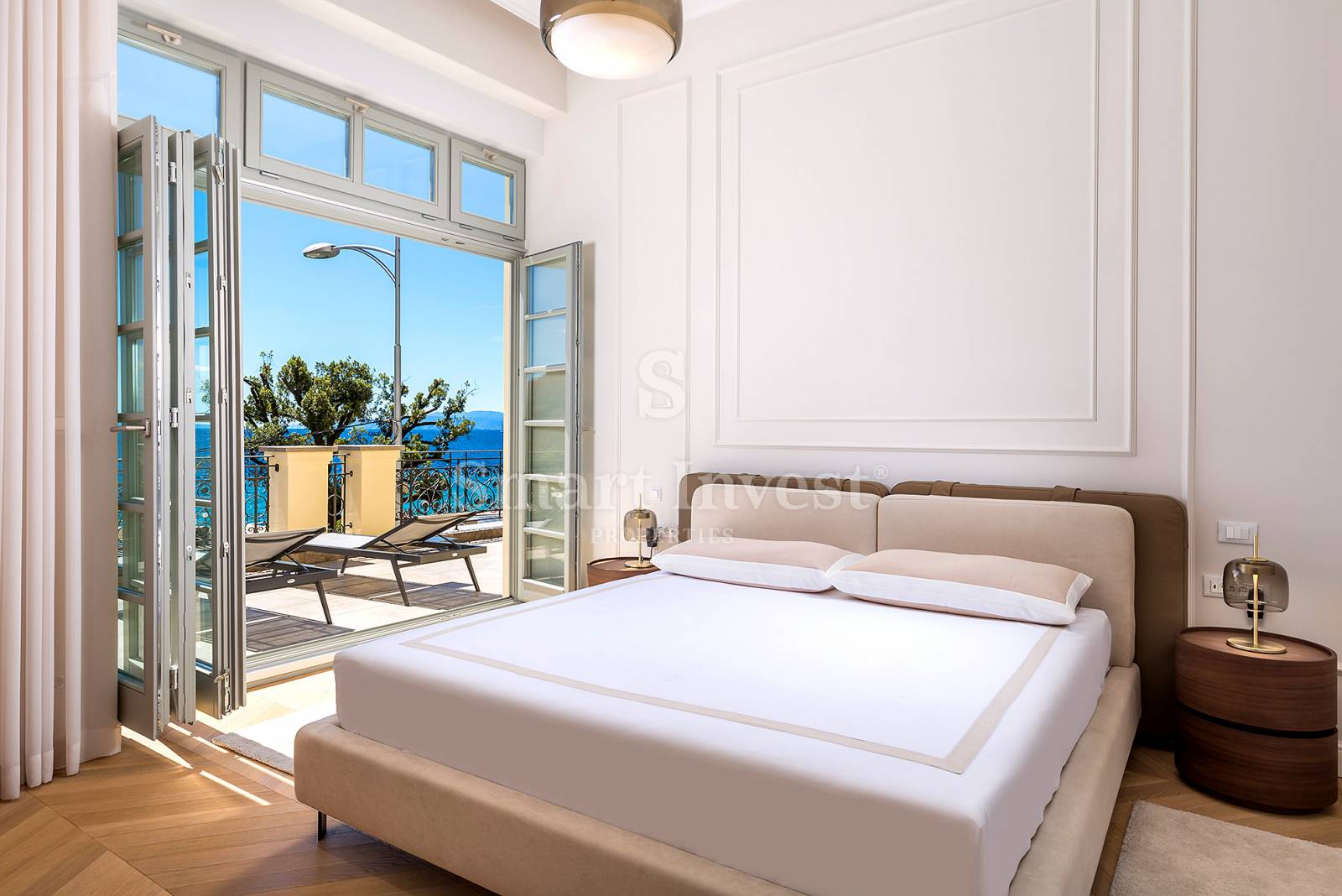 OPATIJA – CENTAR, luksuzan stan 1S+DB s terasom i pogledom na more, 1. red do mora (A9)