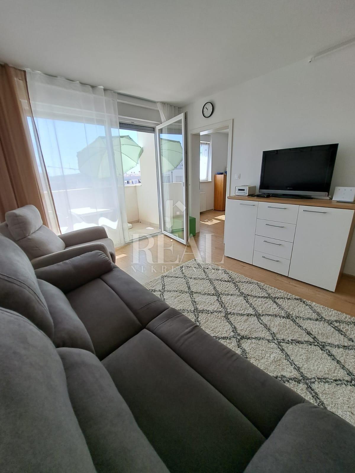 Monvidal stan sa centralnim grijanjem 54m2, 2S+DB !