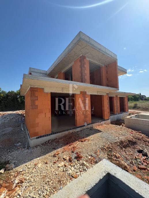 Pula dvojna vila sa bazenom !