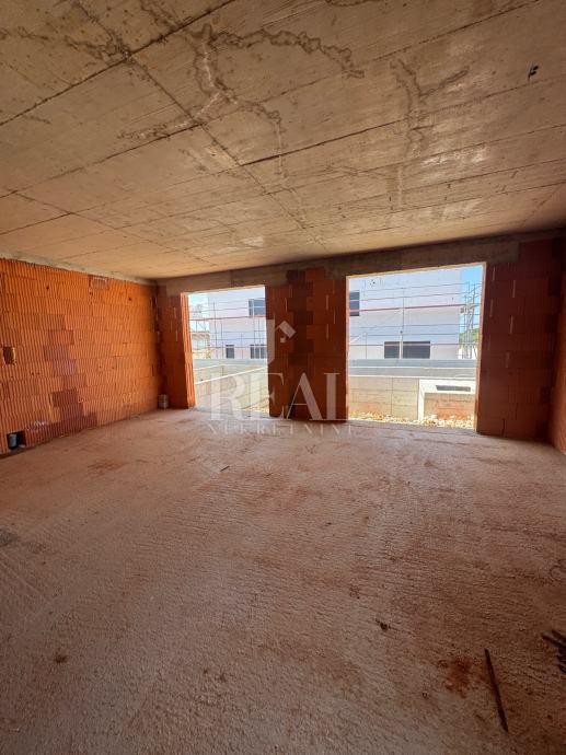 Pula dvojna vila sa bazenom !