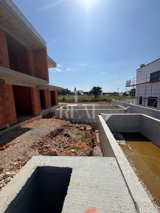 Pula dvojna vila sa bazenom !