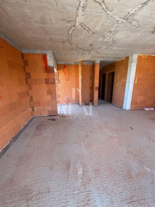 Pula dvojna vila sa bazenom !