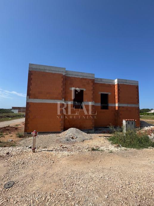 Pula dvojna vila sa bazenom !