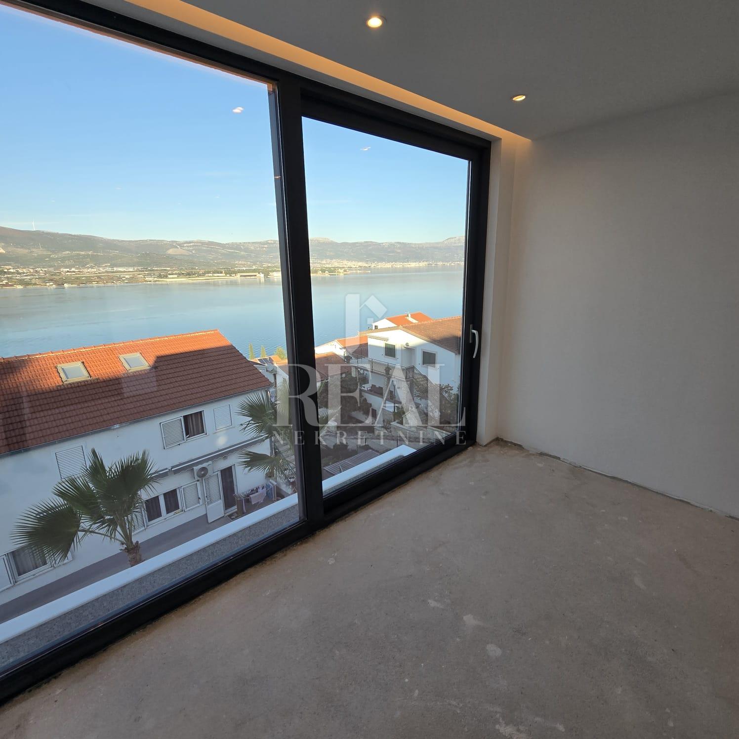 MODERNA VILA NA ČIOVU SA POGLEDOM NA MORE