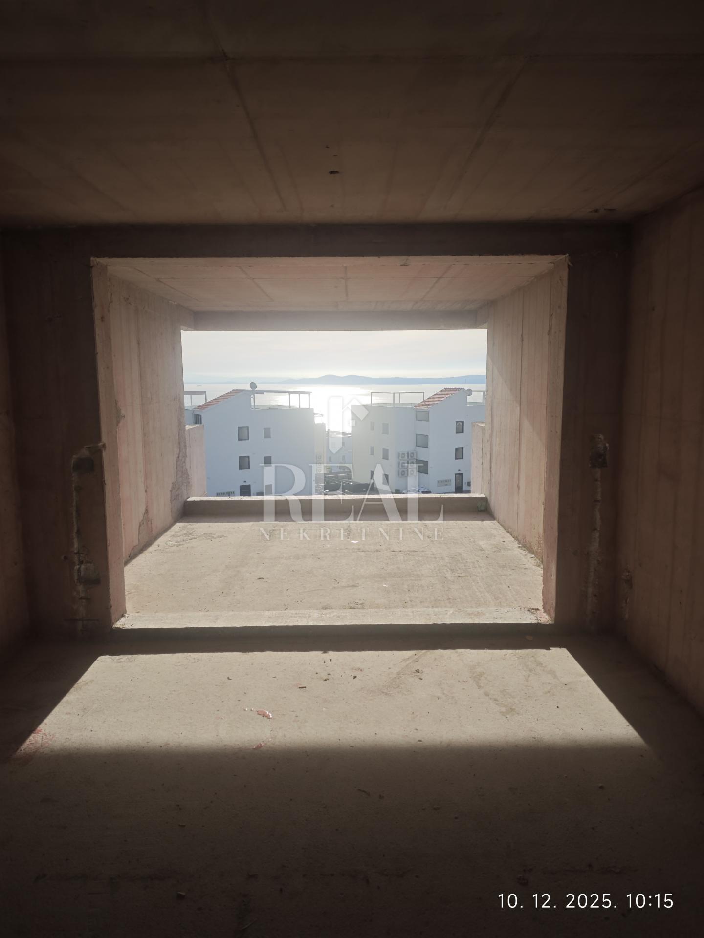 Izvrsna prilika, novogradnja u Okrugu Gornjem, dvosoban stan s pogledom na more!!!