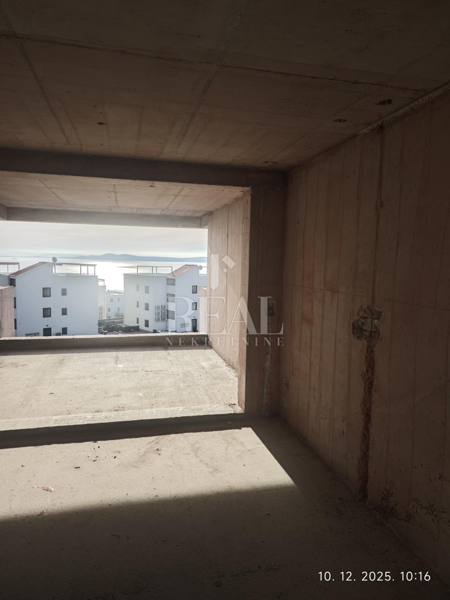 Izvrsna prilika, novogradnja u Okrugu Gornjem, dvosoban stan s pogledom na more!!!