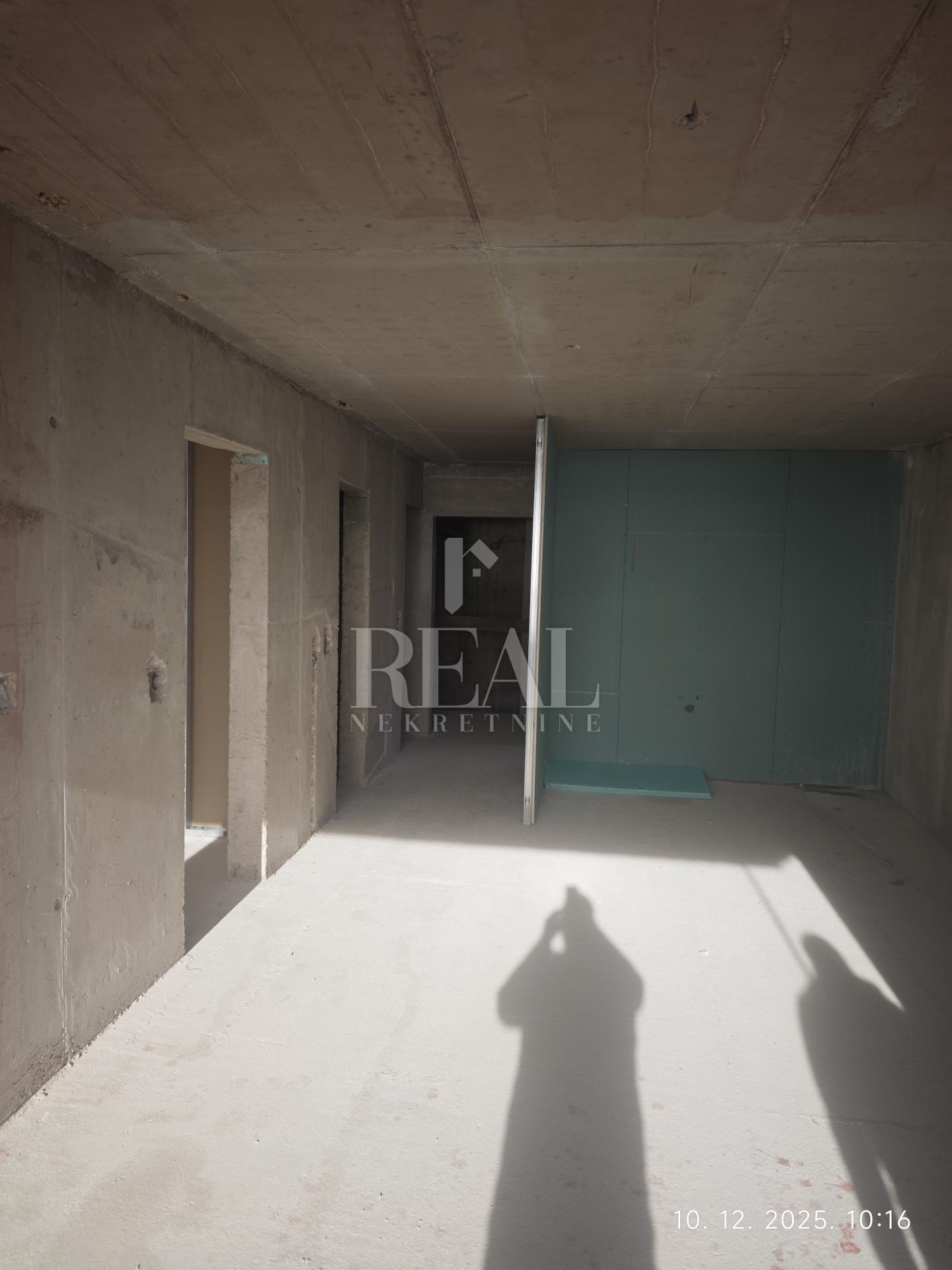 Izvrsna prilika, novogradnja u Okrugu Gornjem, dvosoban stan s pogledom na more!!!