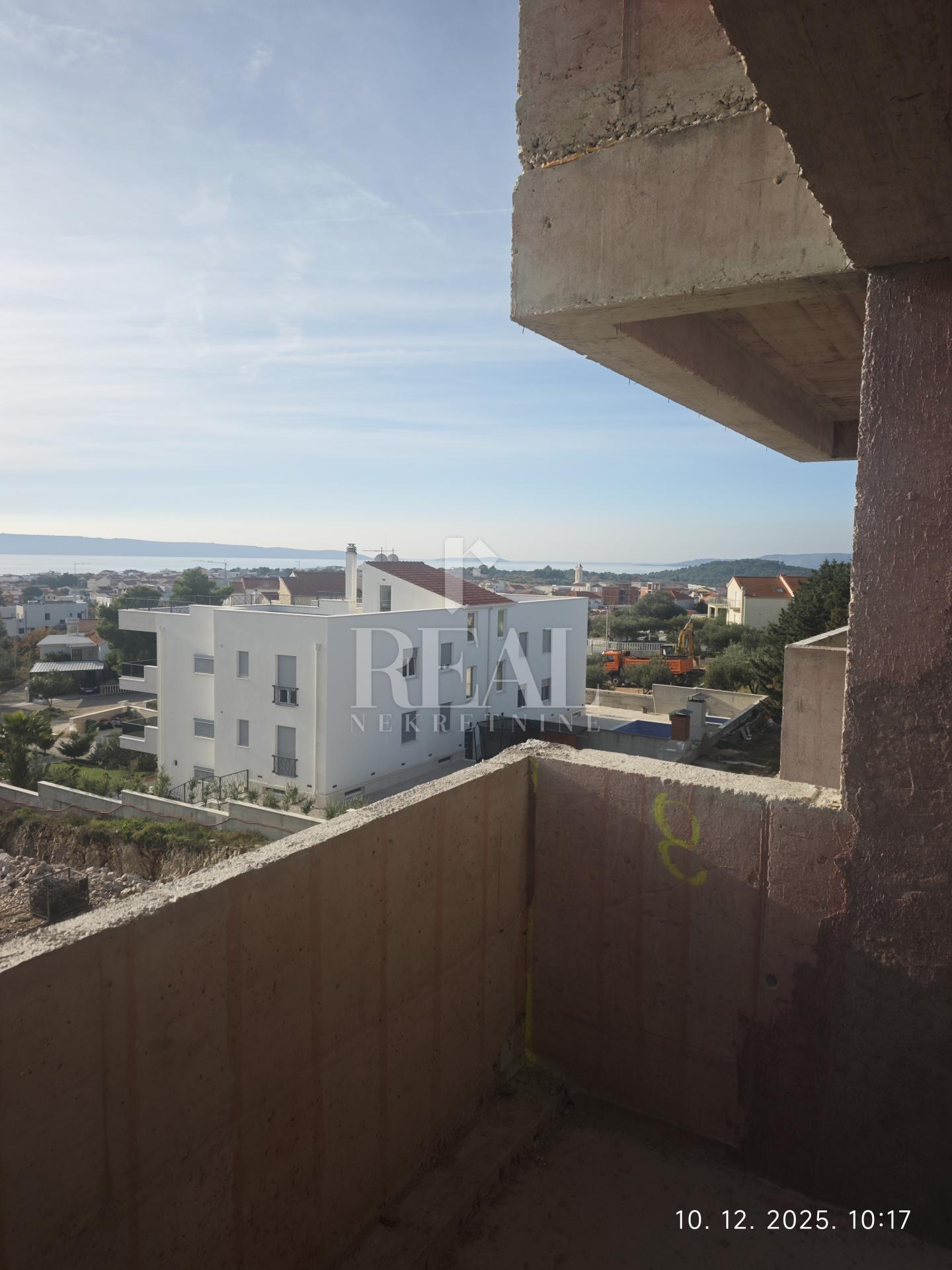 Izvrsna prilika, novogradnja u Okrugu Gornjem, dvosoban stan s pogledom na more!!!