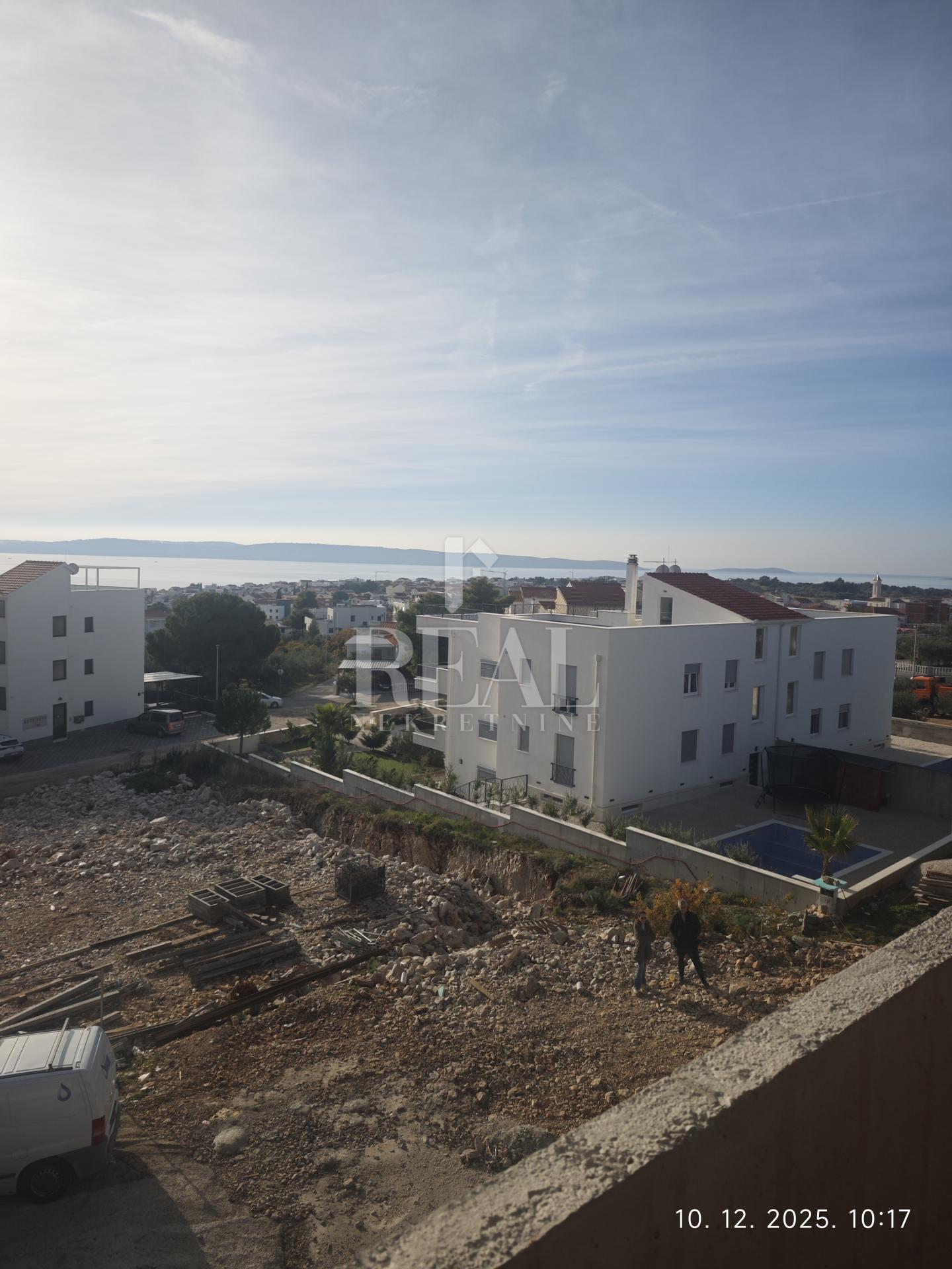 Izvrsna prilika, novogradnja u Okrugu Gornjem, dvosoban stan s pogledom na more!!!