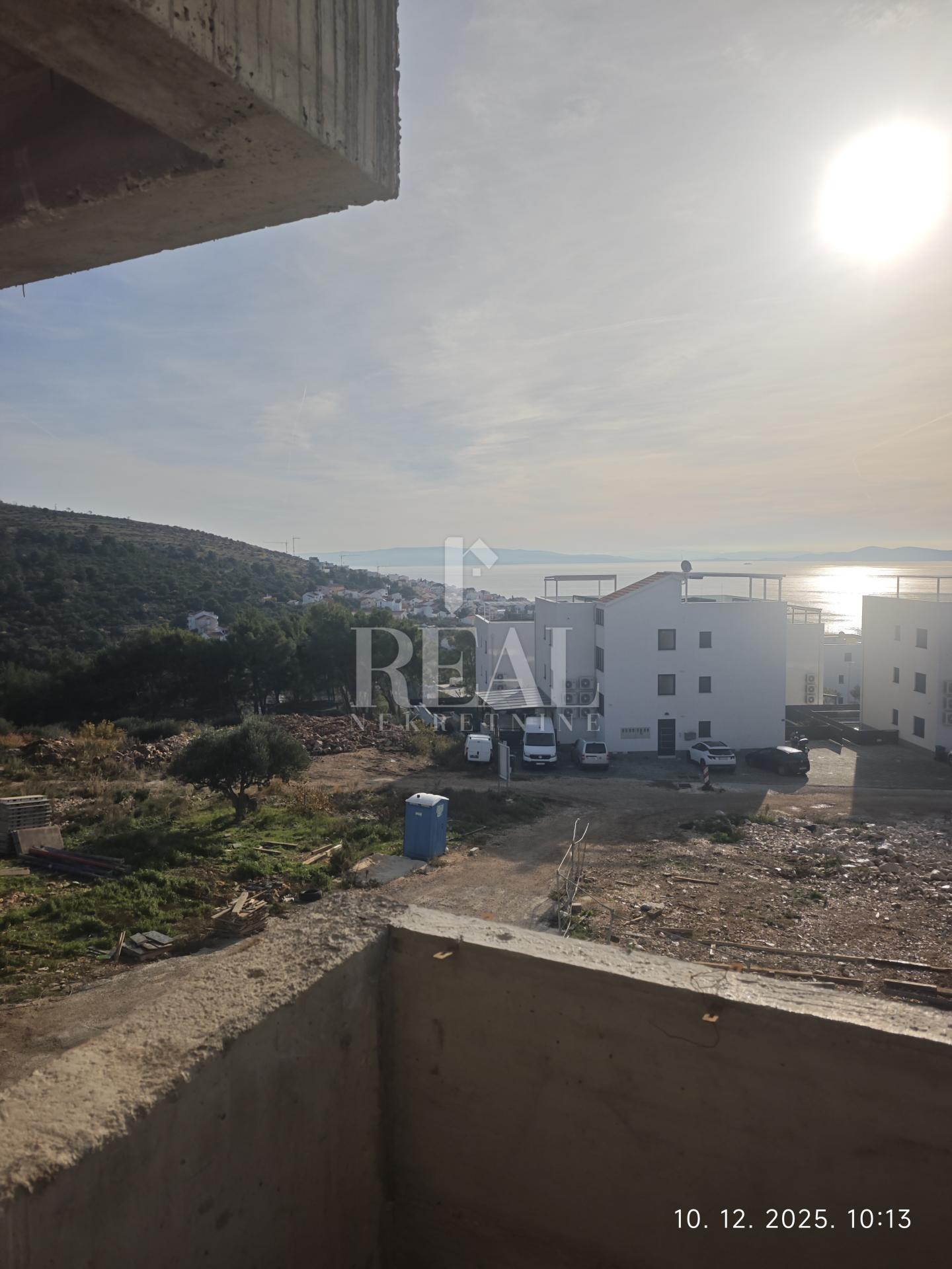 Izvrsna prilika, novogradnja u Okrugu Gornjem, dvosoban stan s pogledom na more!!!