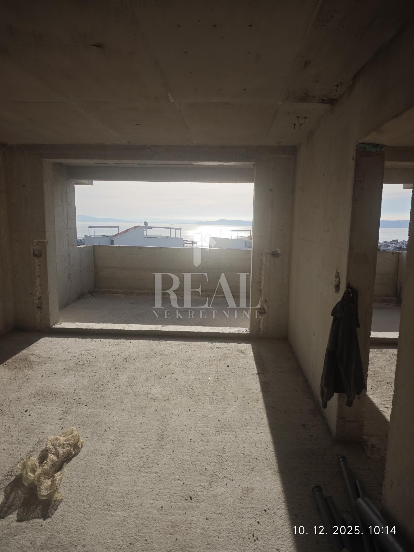 Izvrsna prilika, novogradnja u Okrugu Gornjem, dvosoban stan s pogledom na more!!!