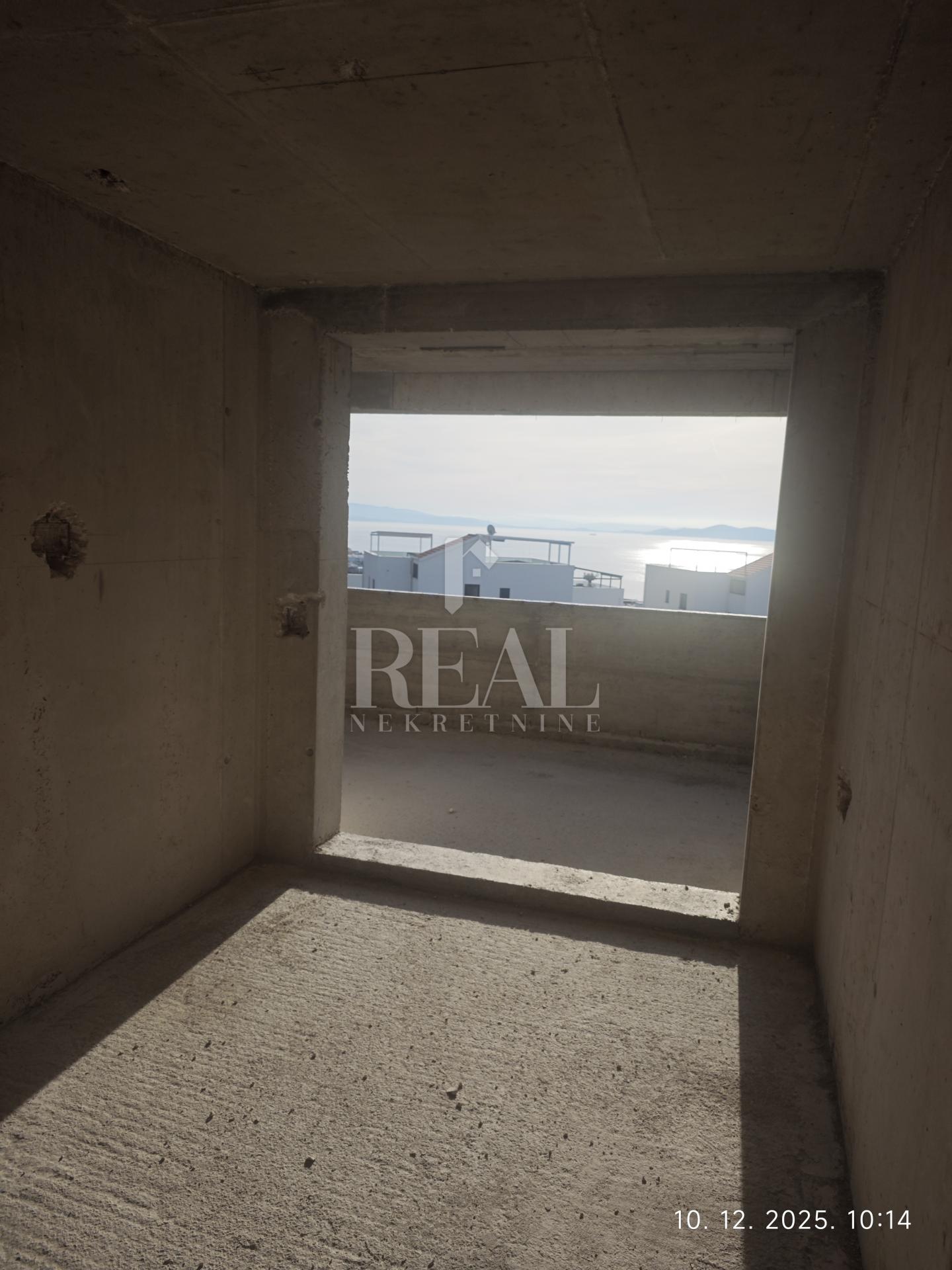 Izvrsna prilika, novogradnja u Okrugu Gornjem, dvosoban stan s pogledom na more!!!