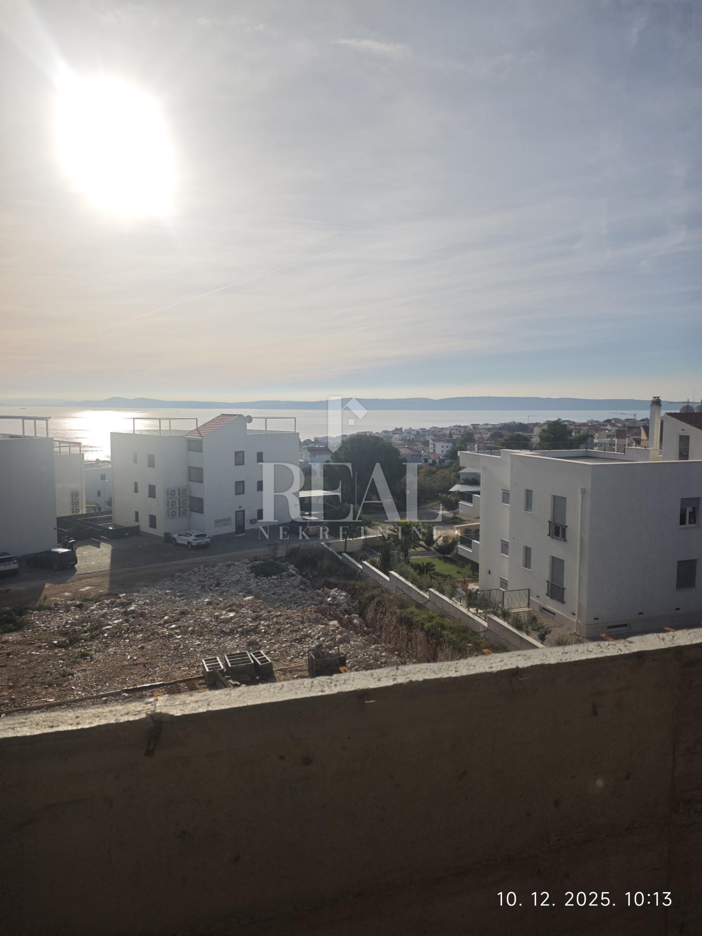 Izvrsna prilika, novogradnja u Okrugu Gornjem, dvosoban stan s pogledom na more!!!