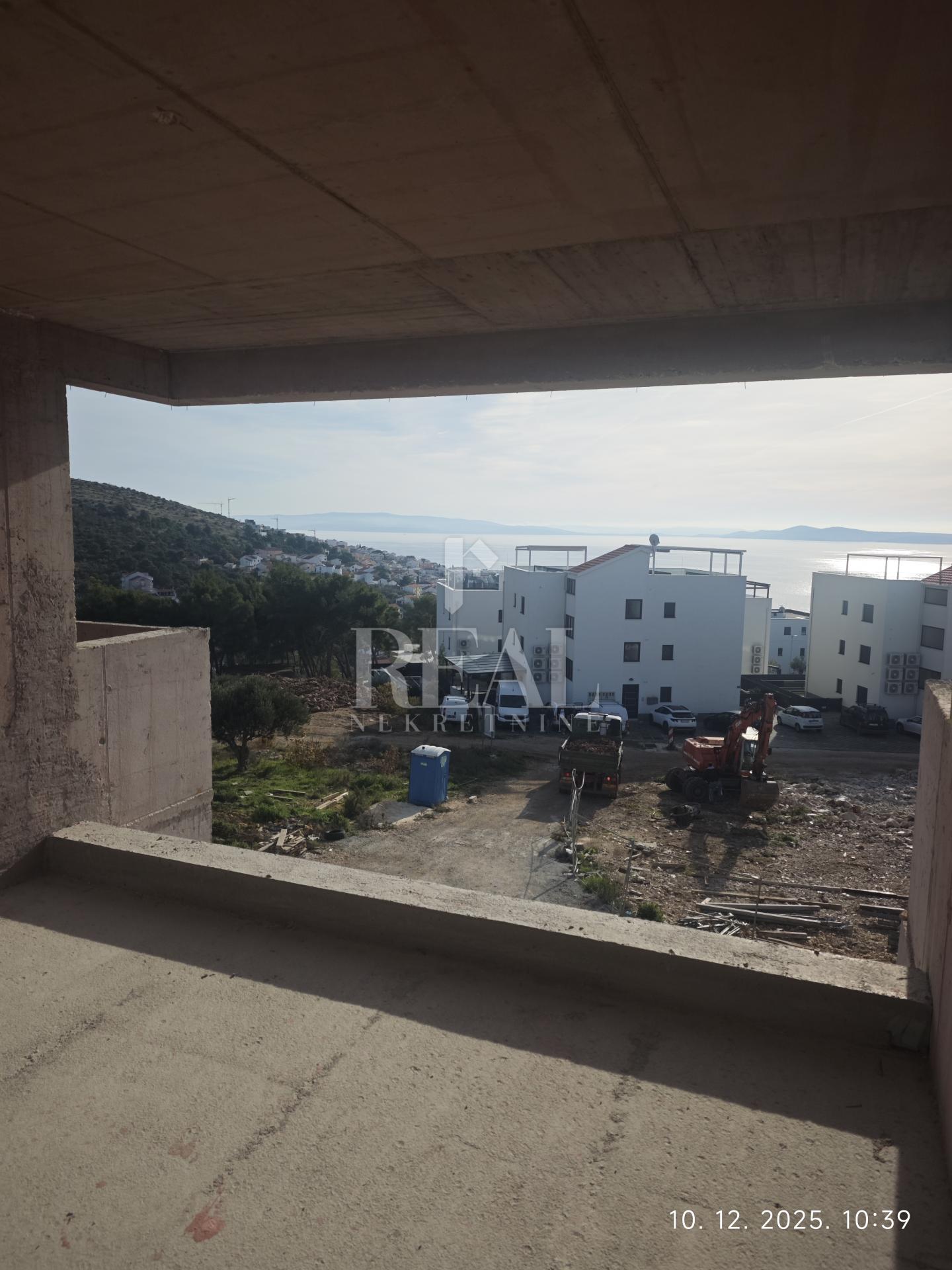 Izvrsna prilika, novogradnja u Okrugu Gornjem, dvosoban stan s pogledom na more!!!