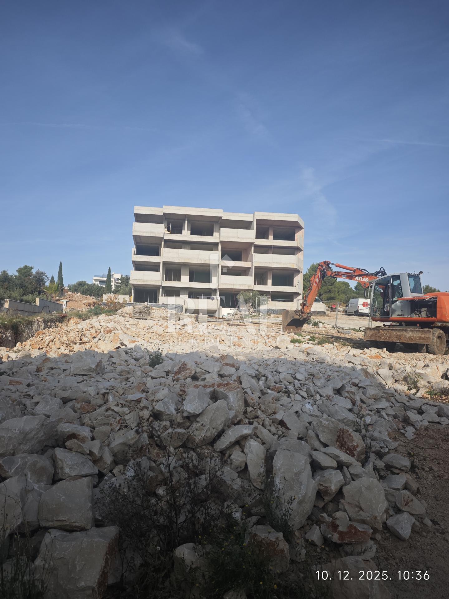 Izvrsna prilika, novogradnja u Okrugu Gornjem, dvosoban stan s pogledom na more!!!