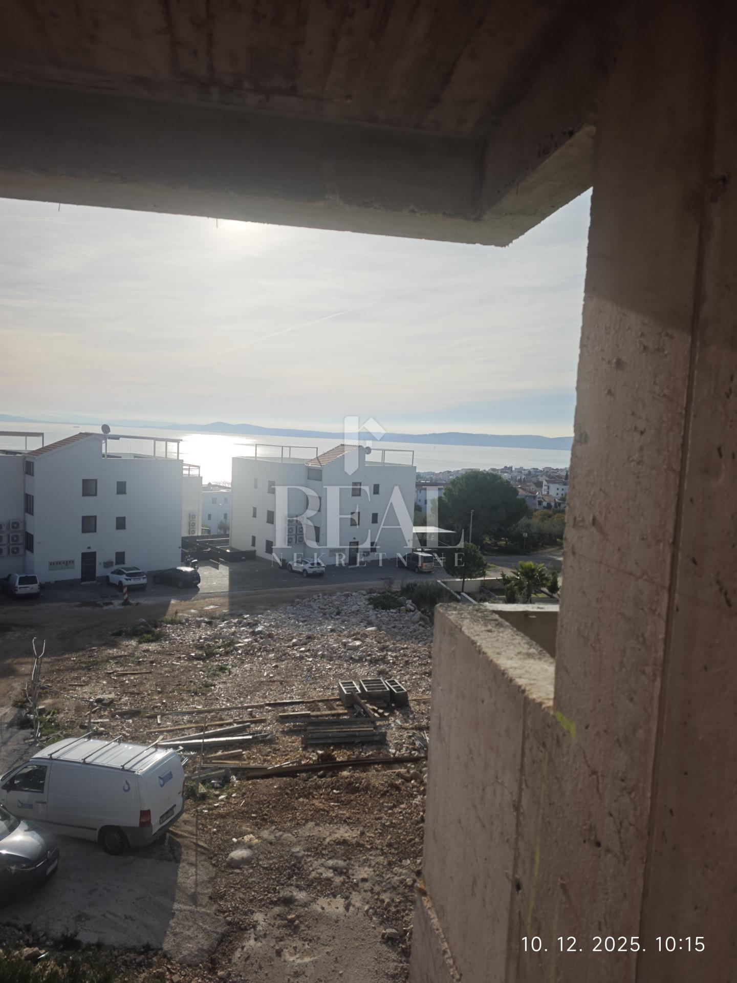 Izvrsna prilika, novogradnja u Okrugu Gornjem, dvosoban stan na drugom katu s pogledom na more!!!