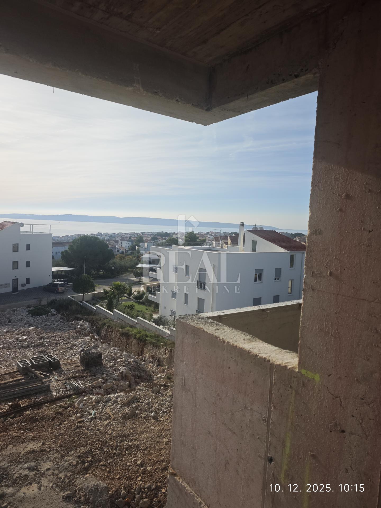 Izvrsna prilika, novogradnja u Okrugu Gornjem, dvosoban stan na drugom katu s pogledom na more!!!