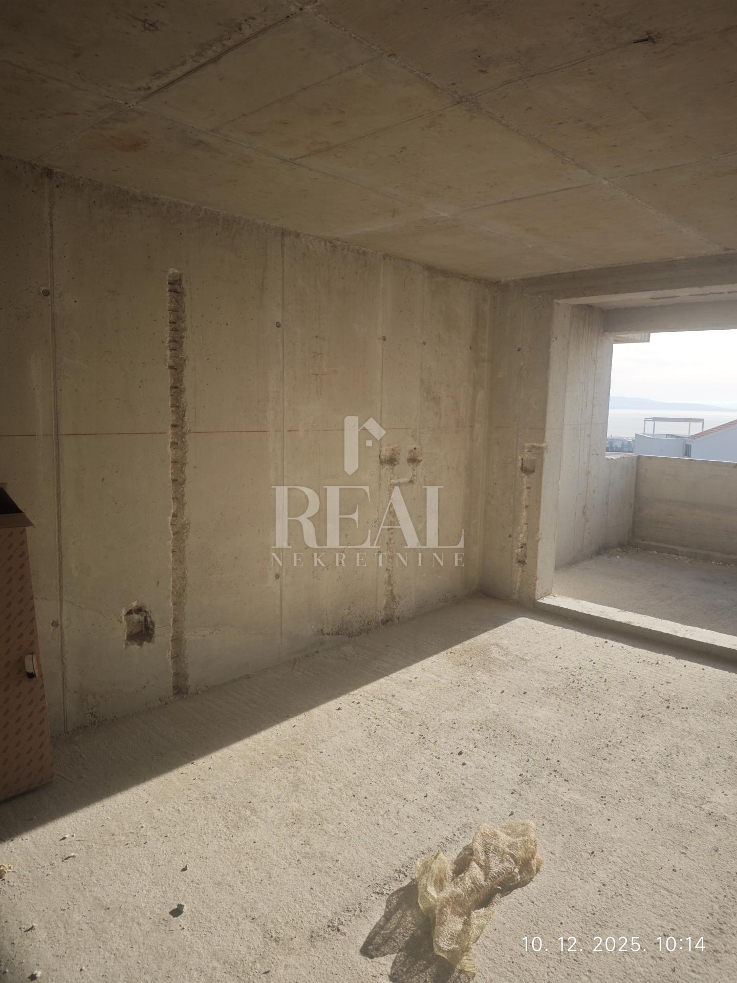 Izvrsna prilika, novogradnja u Okrugu Gornjem, dvosoban stan na drugom katu s pogledom na more!!!