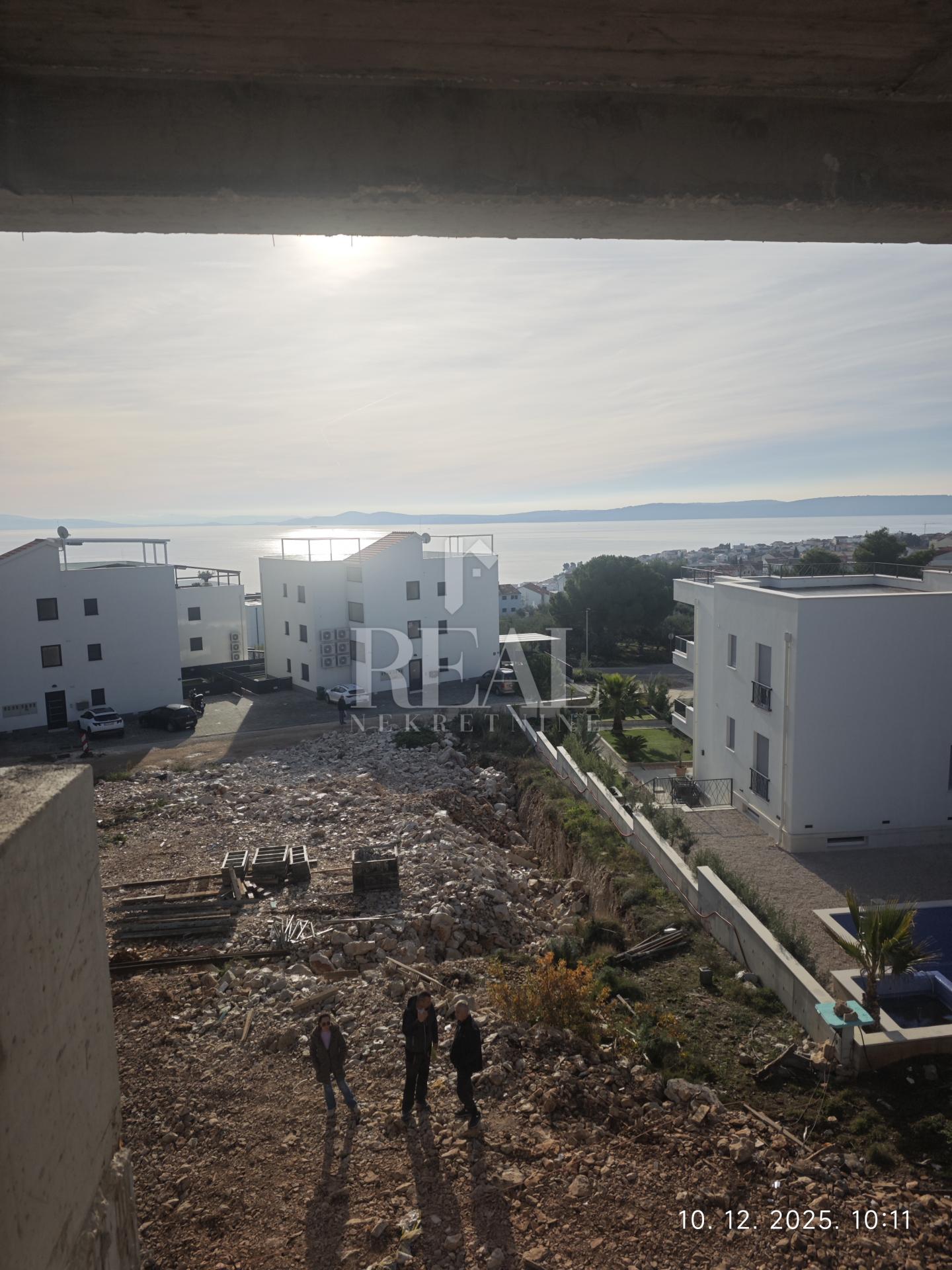 Izvrsna prilika, novogradnja u Okrugu Gornjem, dvosoban stan na drugom katu s pogledom na more!!!