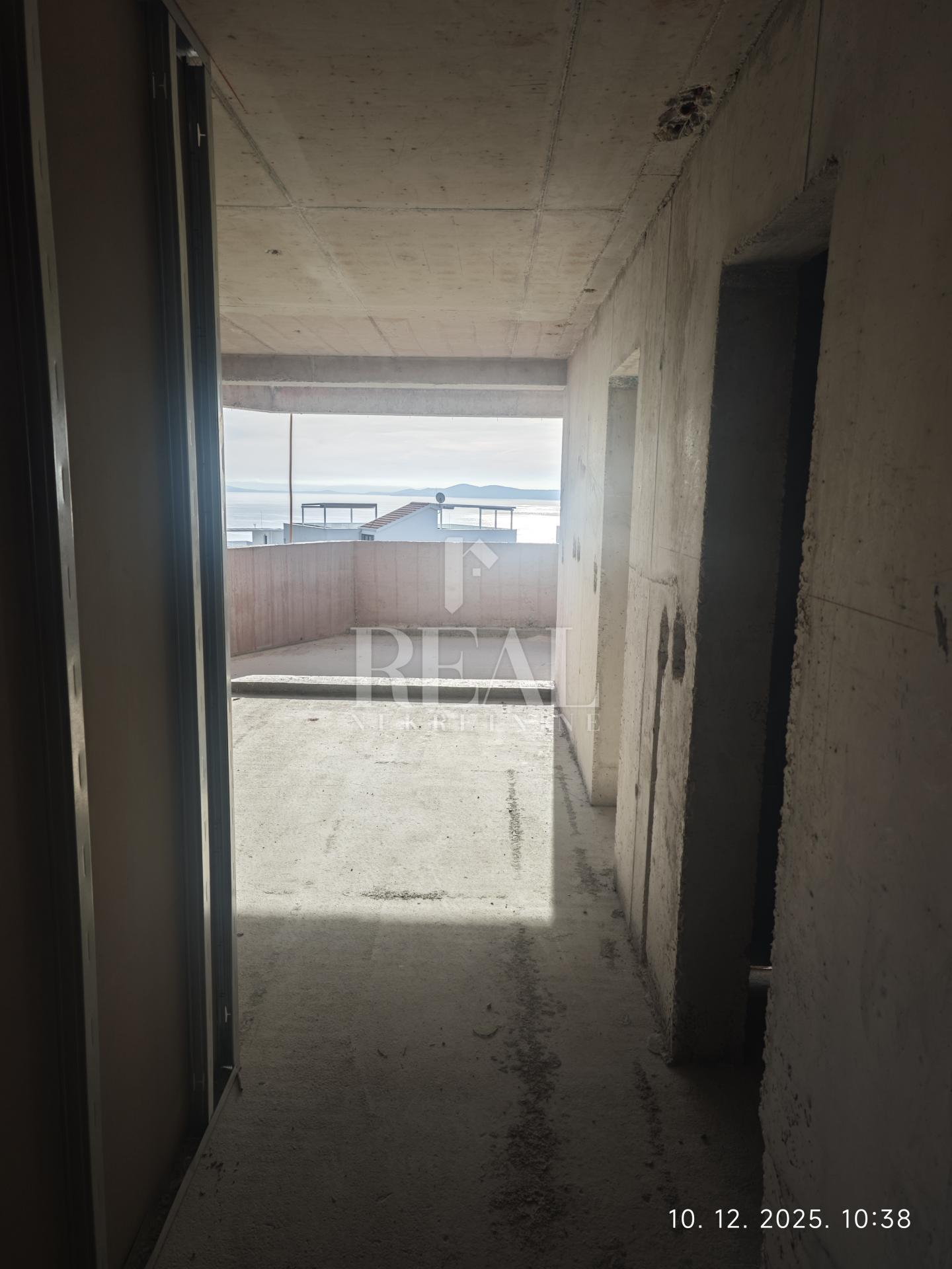 Izvrsna prilika, novogradnja u Okrugu Gornjem, dvosoban stan na drugom katu s pogledom na more!!!