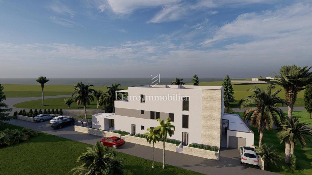 Trosoban stan u novogradnji blizu mora