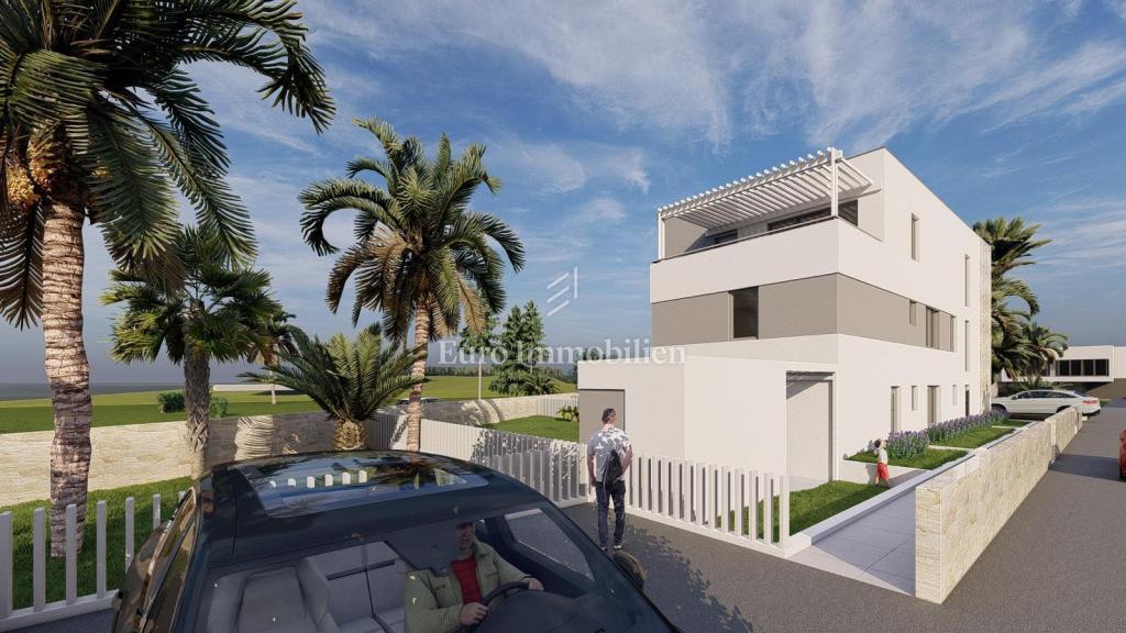 Trosoban stan u novogradnji blizu mora