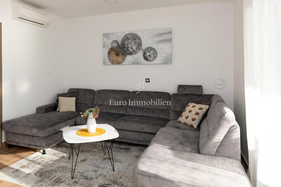 Modern flat near sea with two terraces and sea view