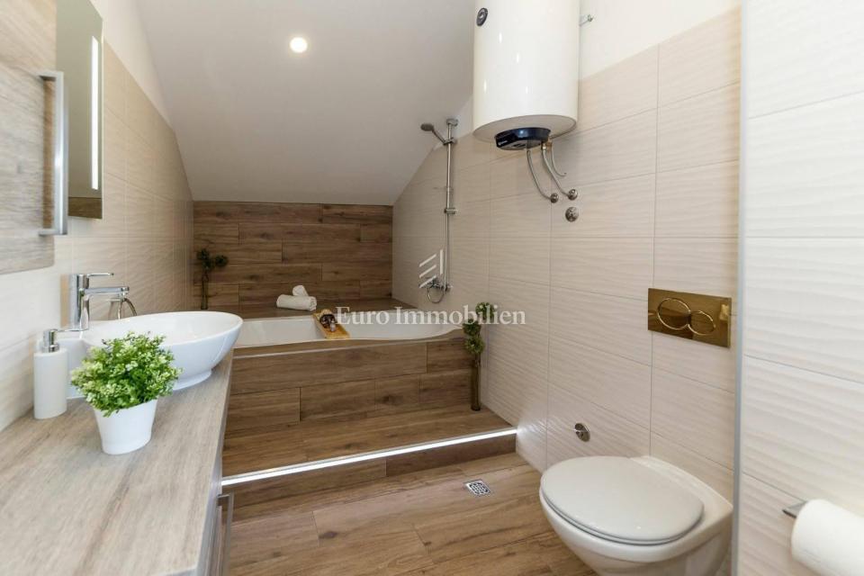 Modern flat near sea with two terraces and sea view