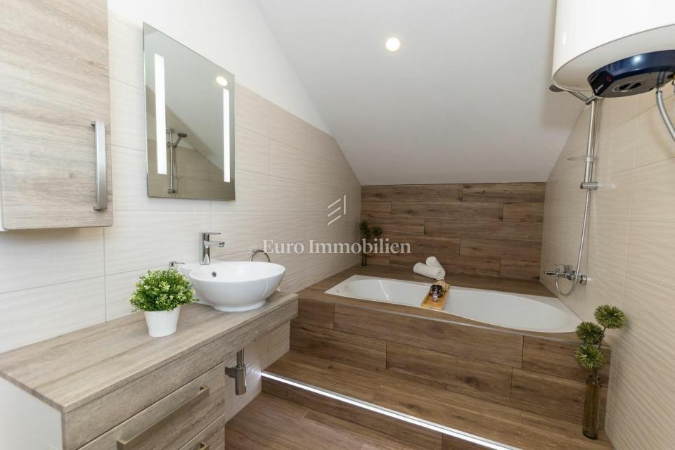 Modern flat near sea with two terraces and sea view