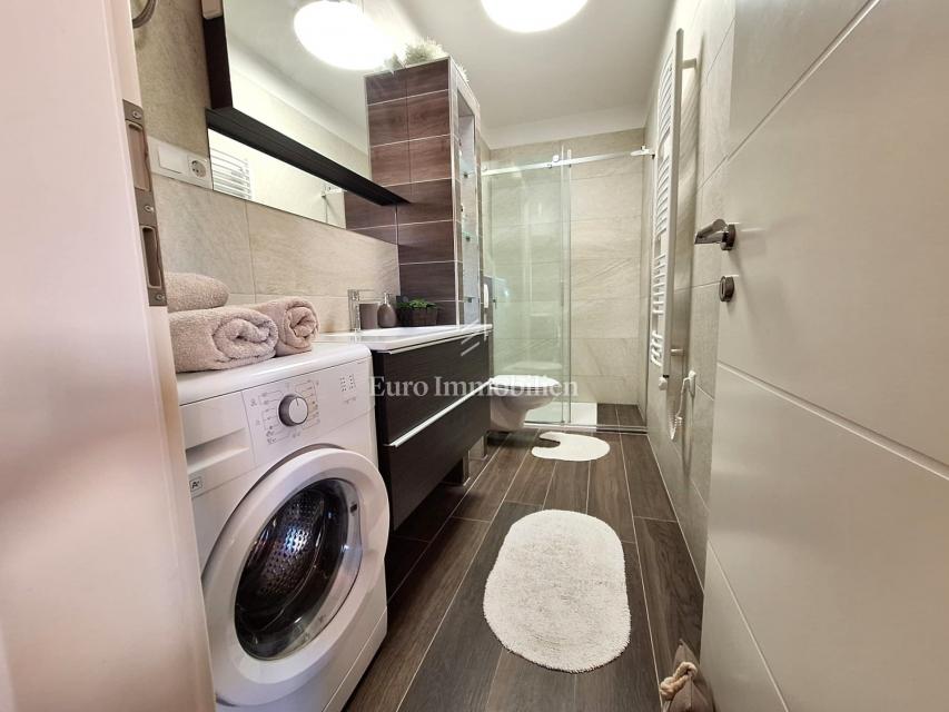 Malinska – two apartments with garden and parking