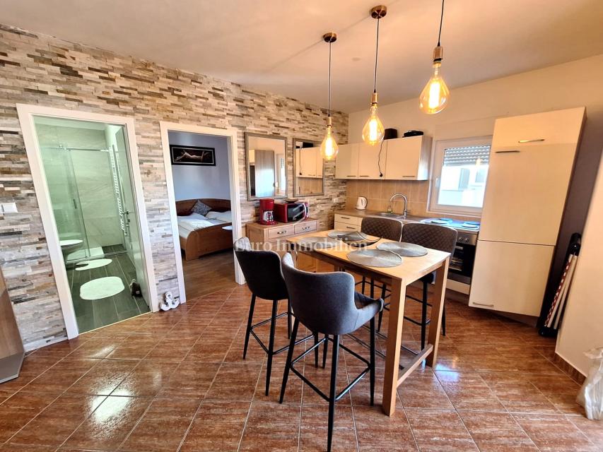 Malinska – two apartments with garden and parking