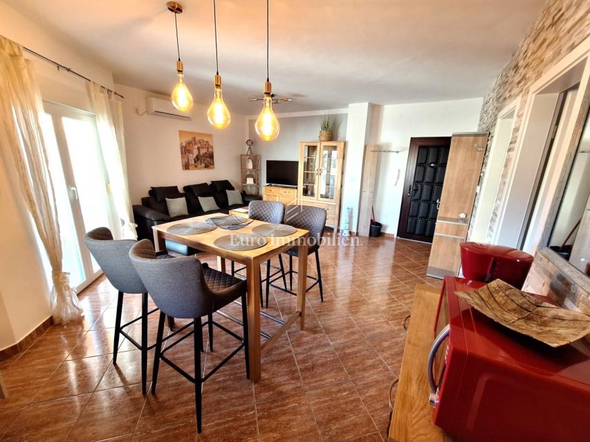 Malinska – two apartments with garden and parking