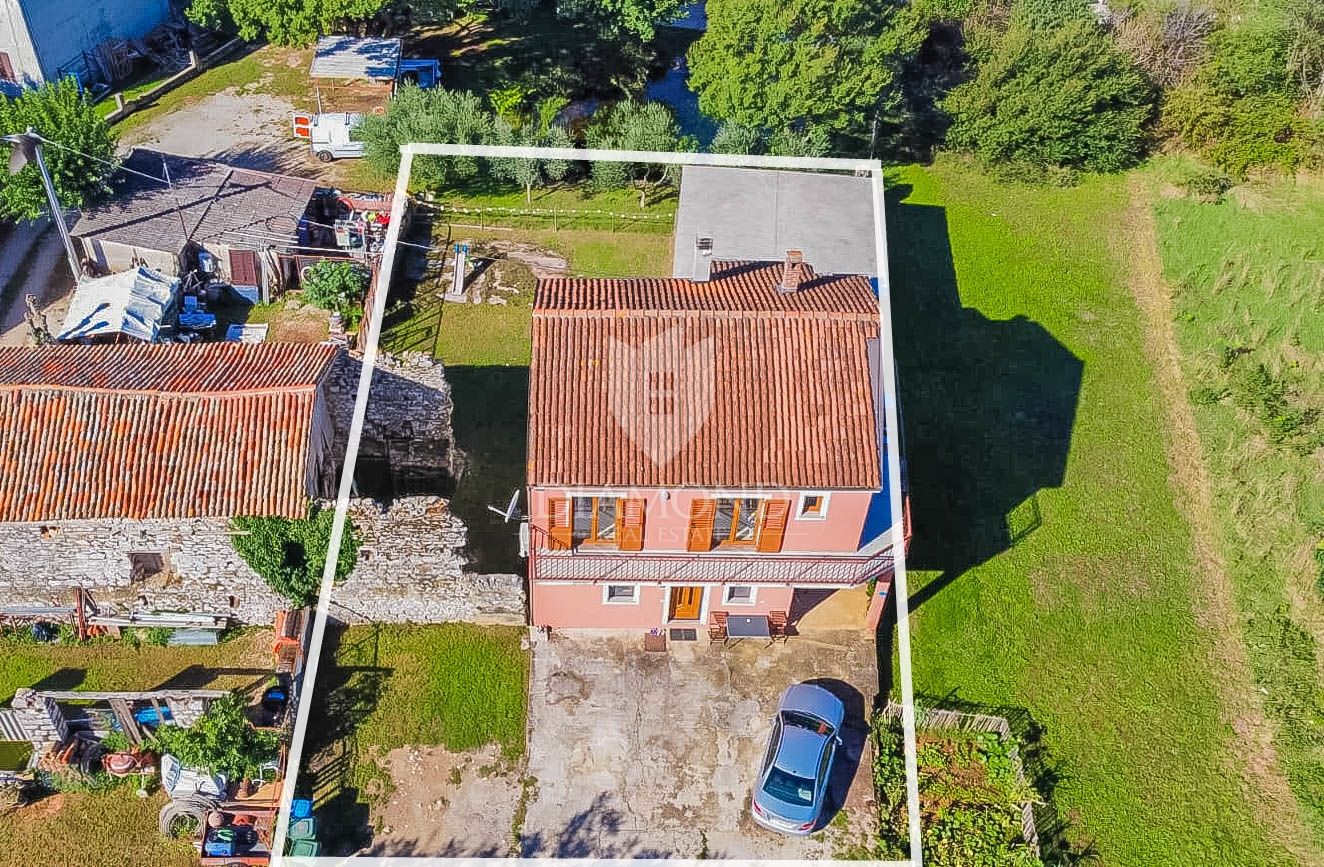 Umag, kuća s 2 stana 500 metara do mora!