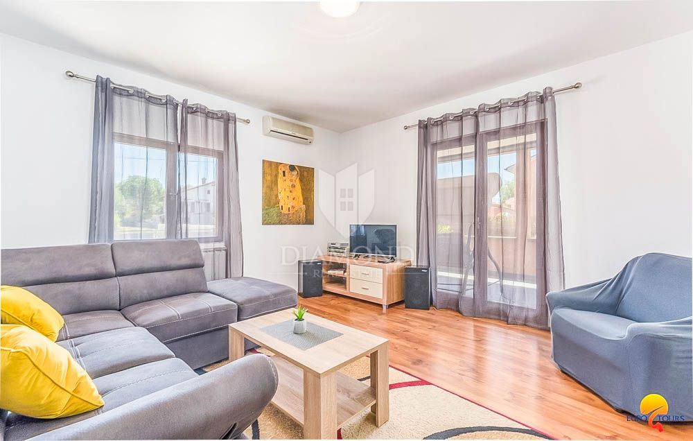 Haus mit Pool in der Umgebung von Pula, 2 Wohneinheiten + Garage + Konoba