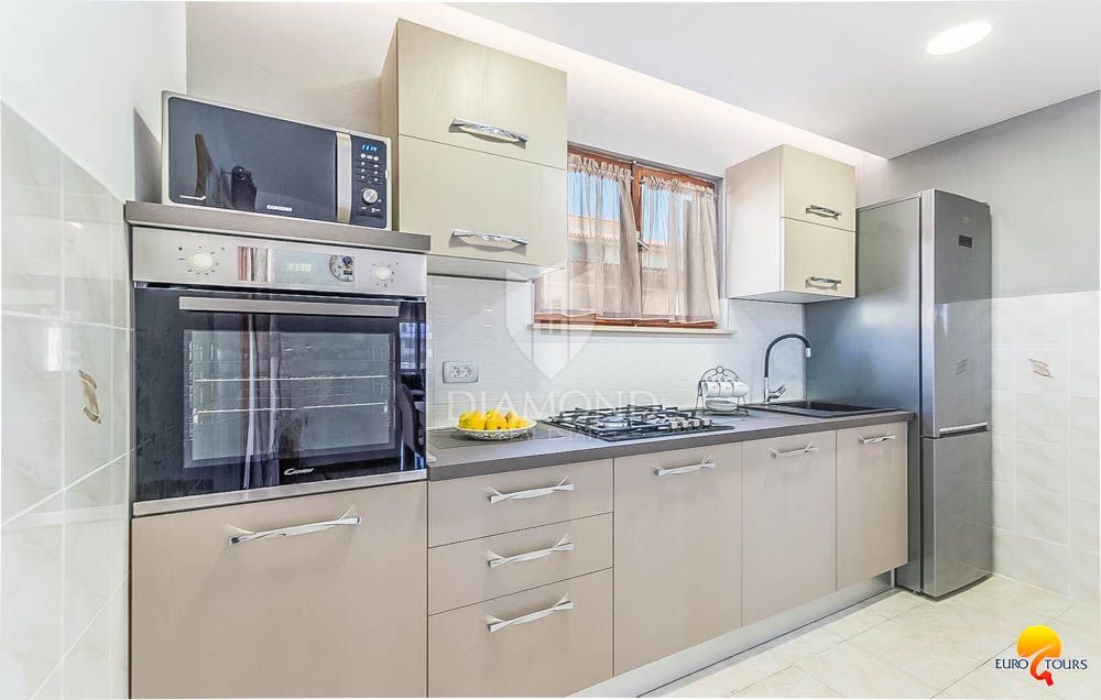 Haus mit Pool in der Umgebung von Pula, 2 Wohneinheiten + Garage + Konoba