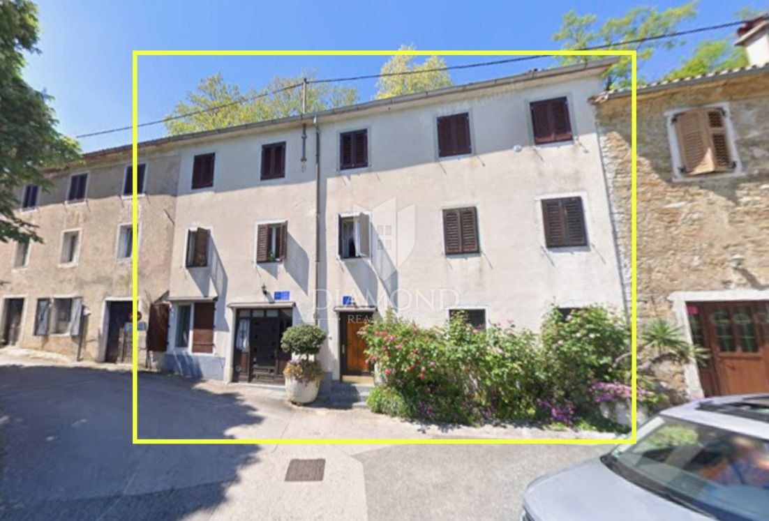 EKSLUZIVNO! Motovun, prostrana kuća 264 m2 na rubu grada