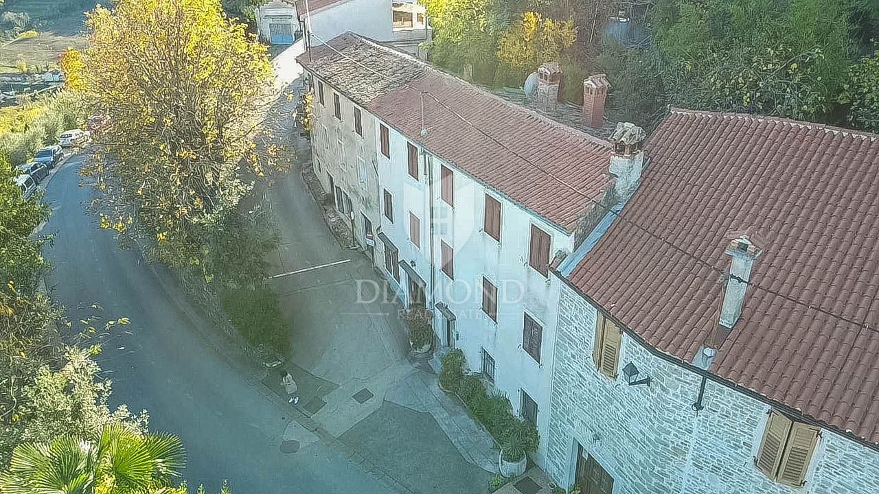 EKSLUZIVNO! Motovun, prostrana kuća 264 m2 na rubu grada
