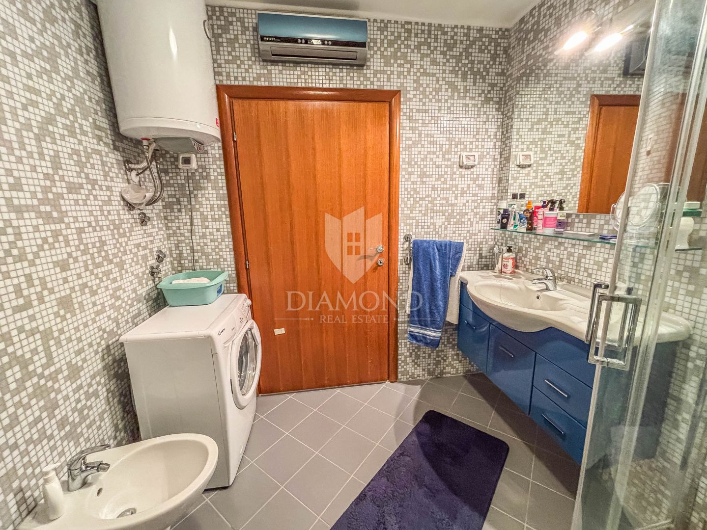 Exklusiv! Novigrad, Erdgeschosswohnung 100 m vom Strand entfernt!