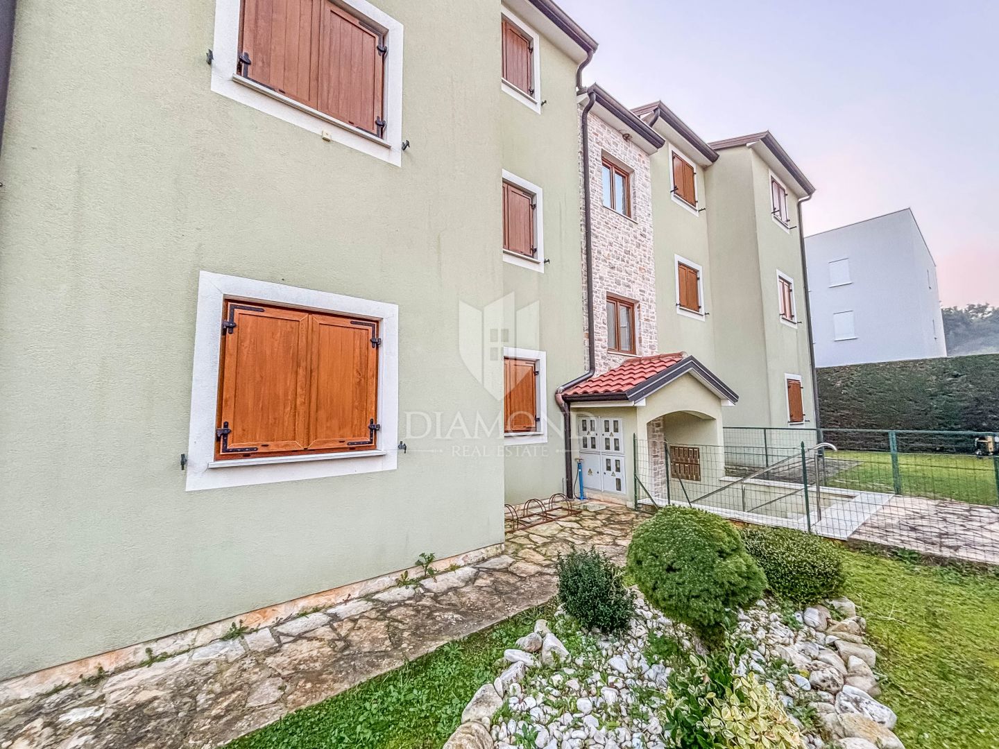 Exklusiv! Novigrad, Erdgeschosswohnung 100 m vom Strand entfernt!