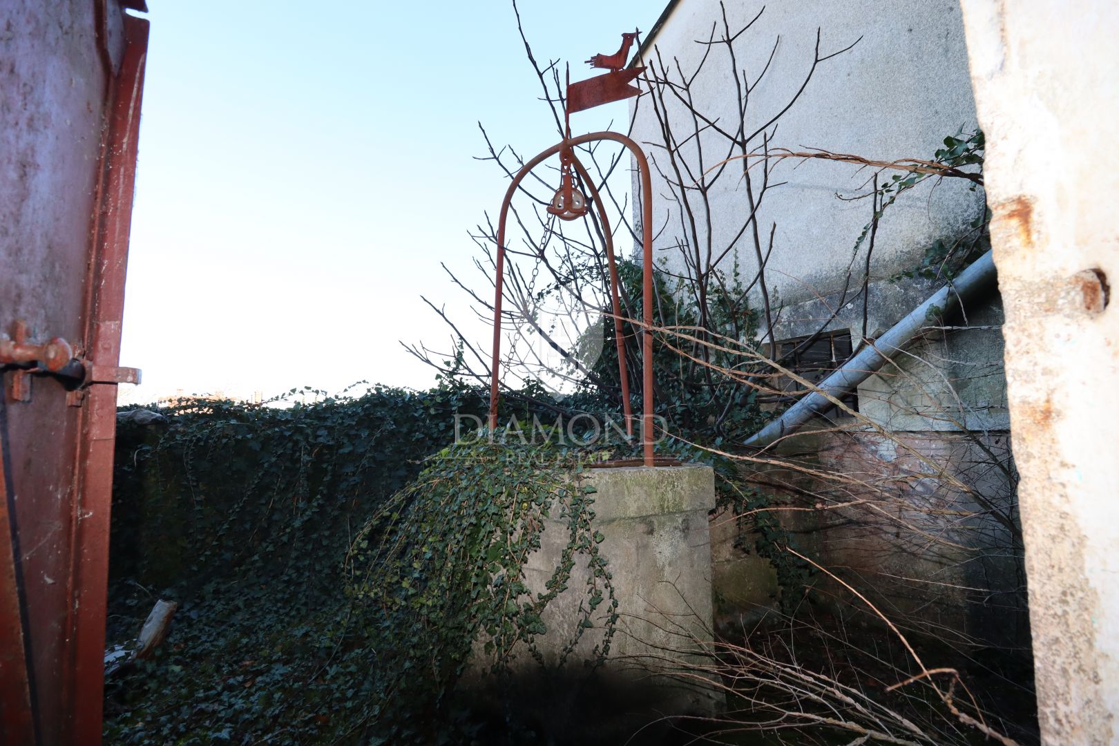 Žminj, zwei renovierungsbedürftige Häuser mit großem Hof