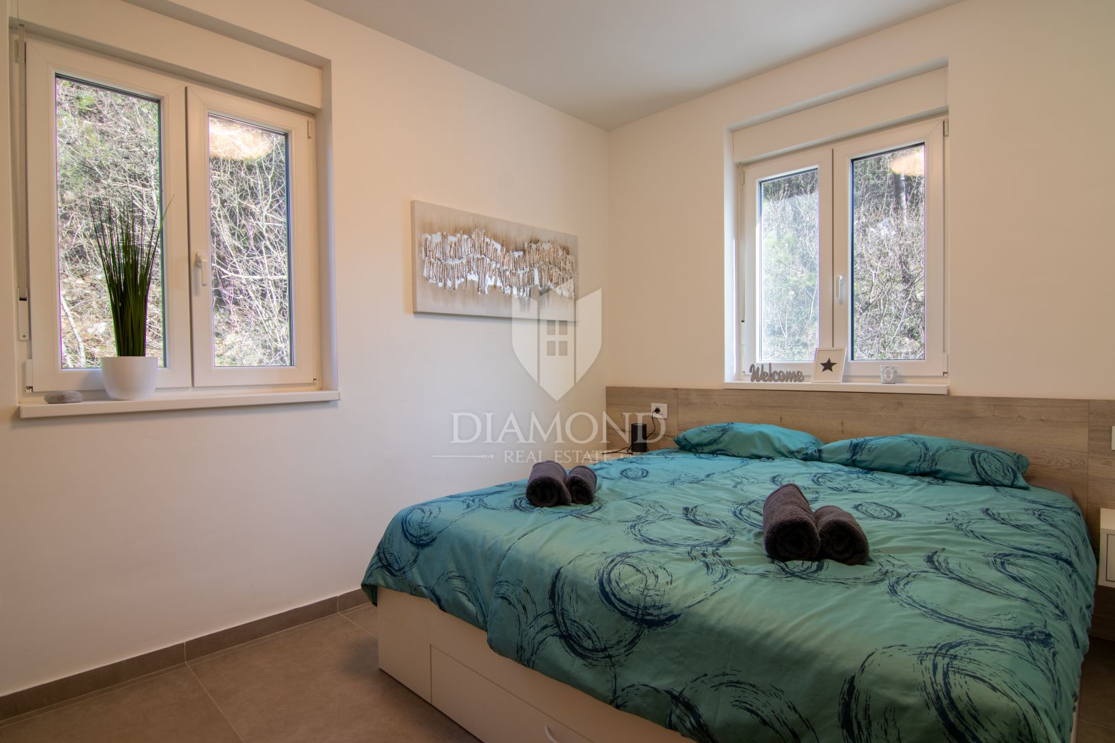 Labin, okolica, dvosoban stan u novogradnji, 1. red do mora