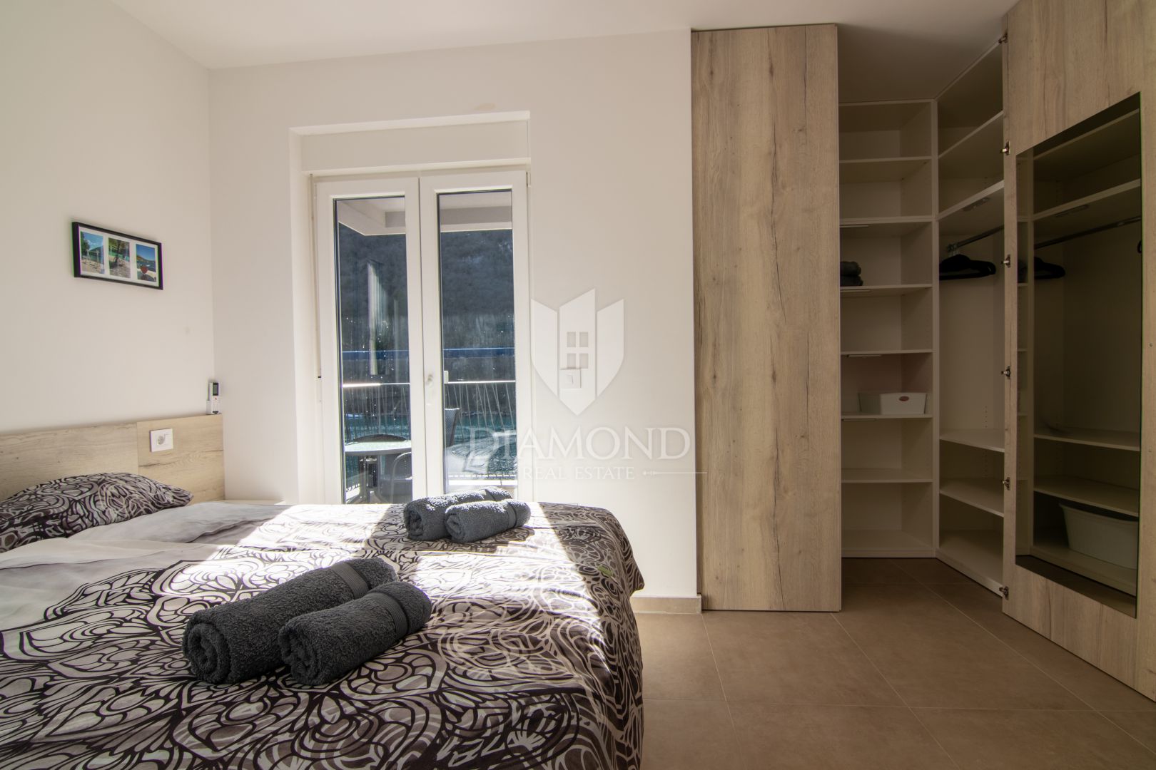 Labin, okolica, dvosoban stan u novogradnji, 1. red do mora