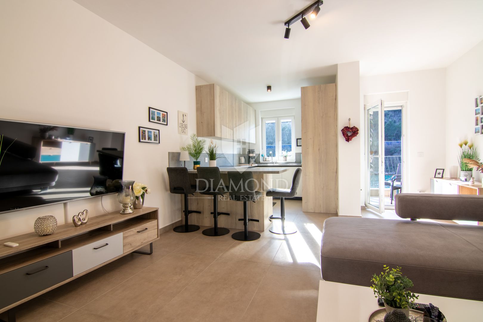 Labin, okolica, dvosoban stan u novogradnji, 1. red do mora