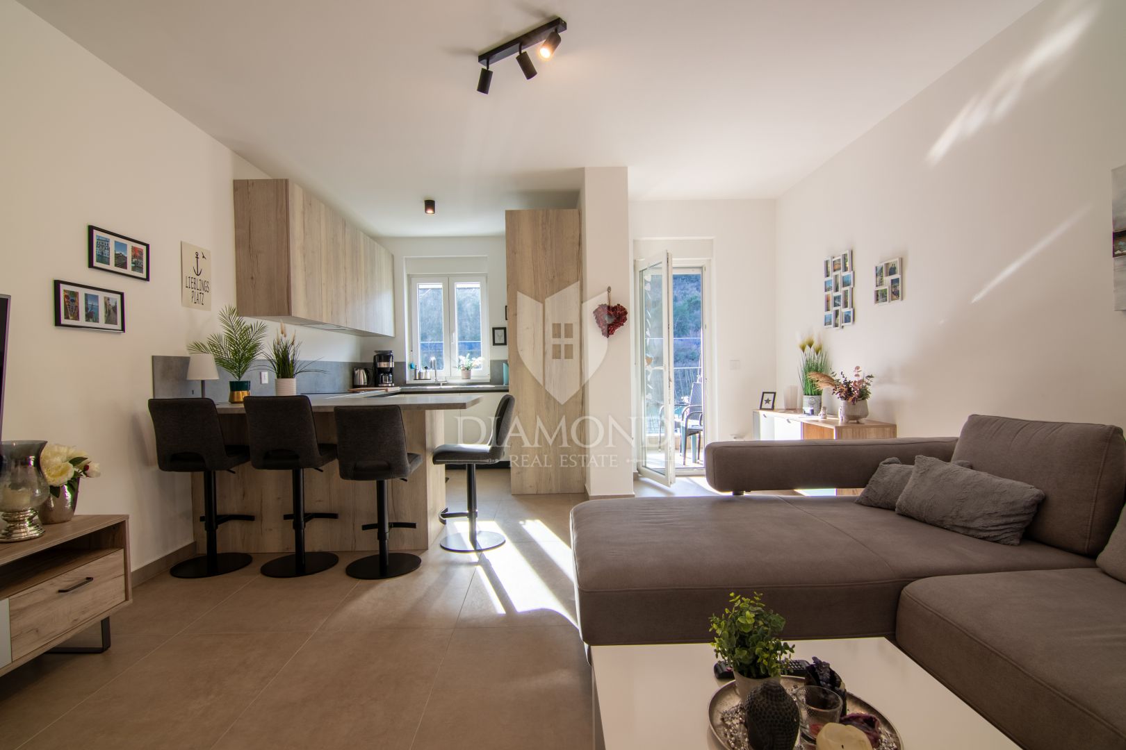 Labin, okolica, dvosoban stan u novogradnji, 1. red do mora