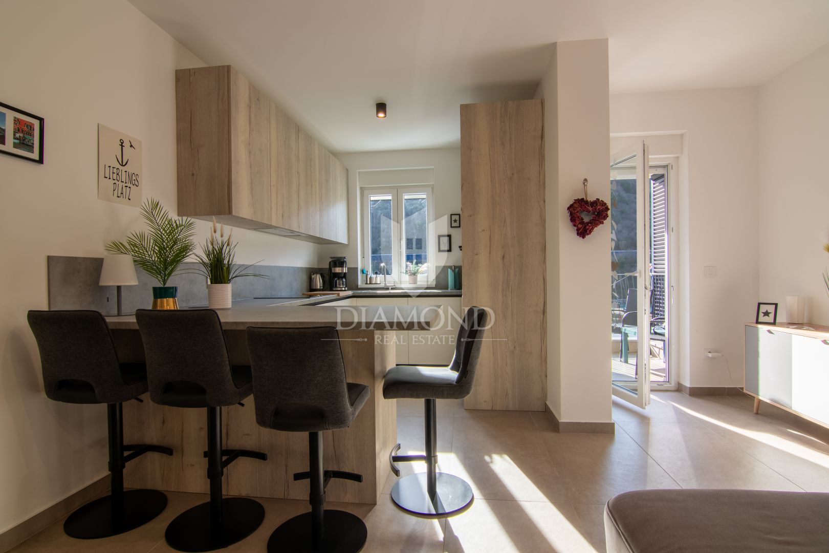 Labin, okolica, dvosoban stan u novogradnji, 1. red do mora