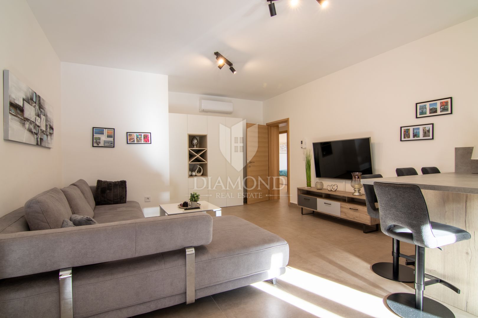 Labin, okolica, dvosoban stan u novogradnji, 1. red do mora